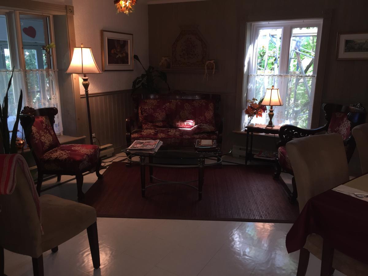 Auberge Petite Plaisance Ла-Мальбе Экстерьер фото