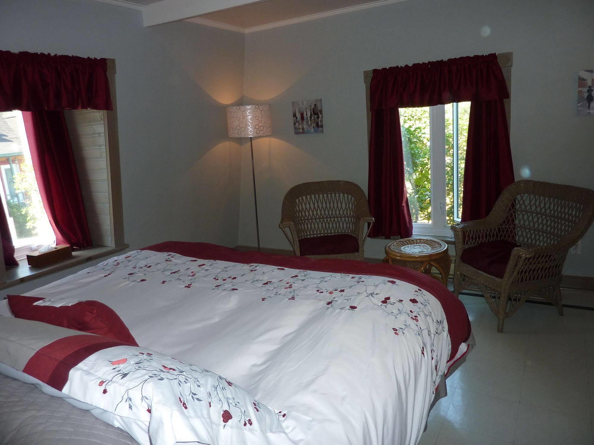 Auberge Petite Plaisance Ла-Мальбе Экстерьер фото